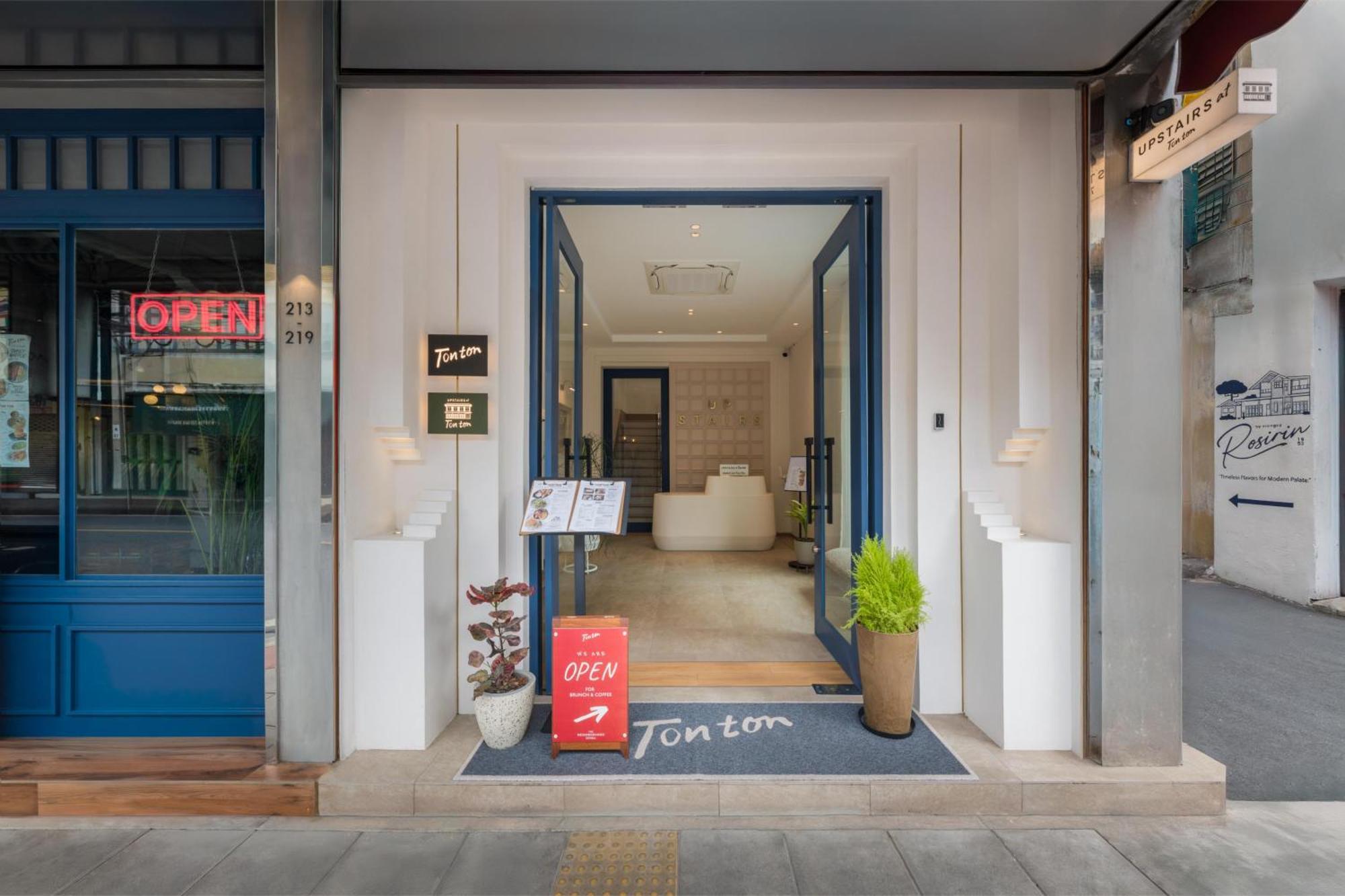Upstairs At Ton Ton Hotel Bangkok Exterior foto